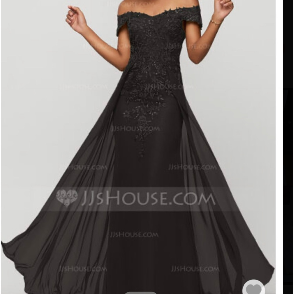 2 of these beautiful dresses I got for my daughters wedding but didn’t fit